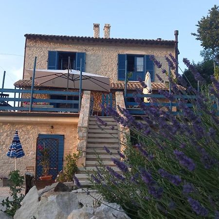 La Casa Dalle Finestre Blu Abbateggio Экстерьер фото