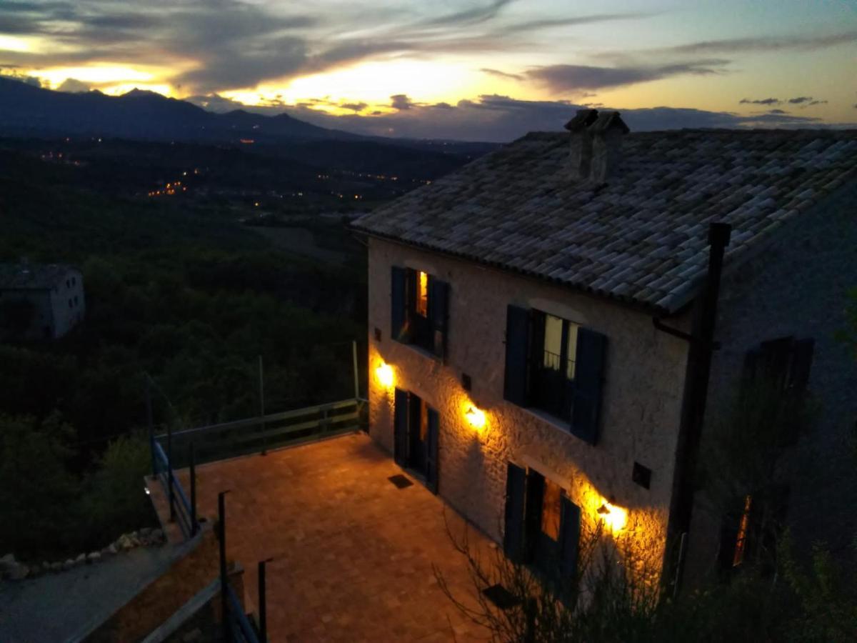 La Casa Dalle Finestre Blu Abbateggio Экстерьер фото