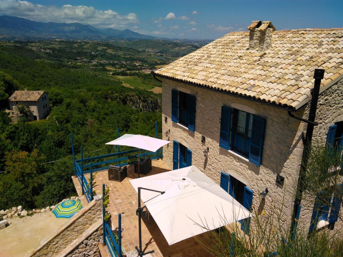 La Casa Dalle Finestre Blu Abbateggio Экстерьер фото
