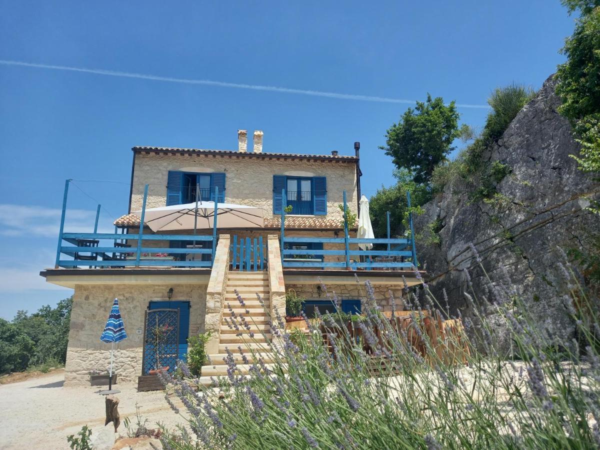 La Casa Dalle Finestre Blu Abbateggio Экстерьер фото