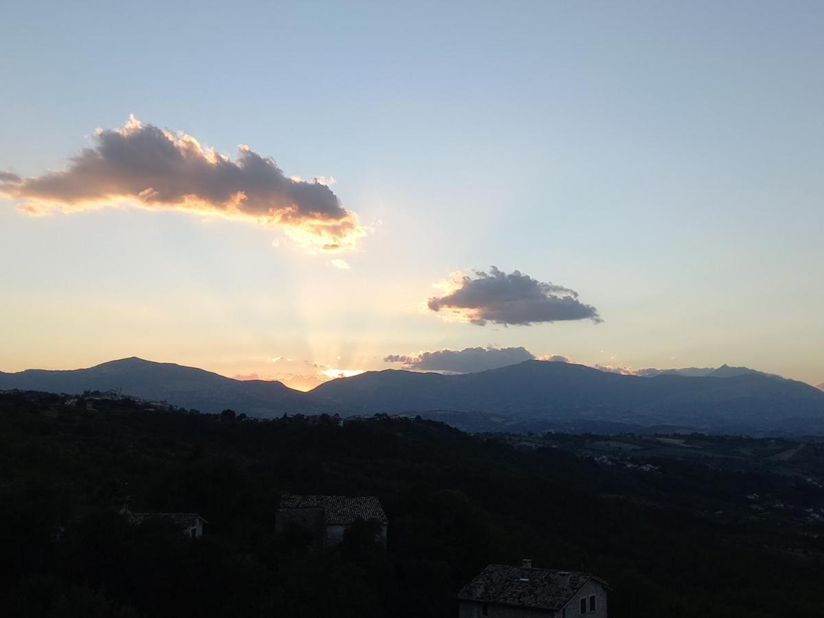 La Casa Dalle Finestre Blu Abbateggio Экстерьер фото