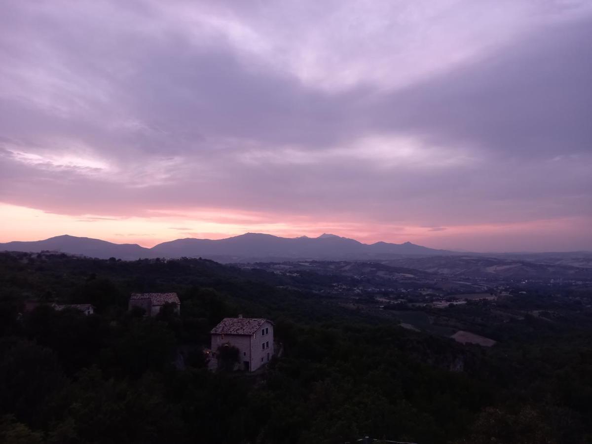 La Casa Dalle Finestre Blu Abbateggio Экстерьер фото