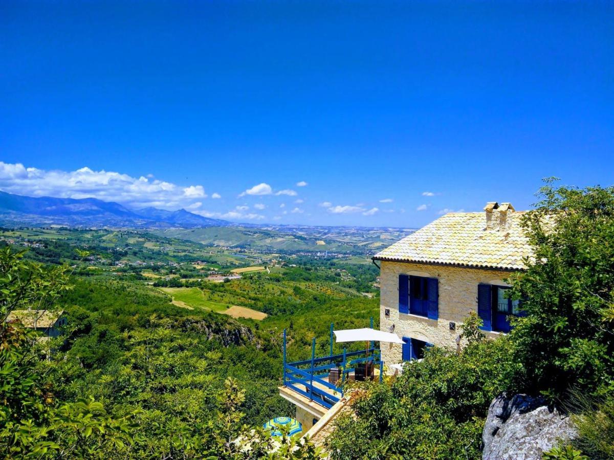 La Casa Dalle Finestre Blu Abbateggio Экстерьер фото