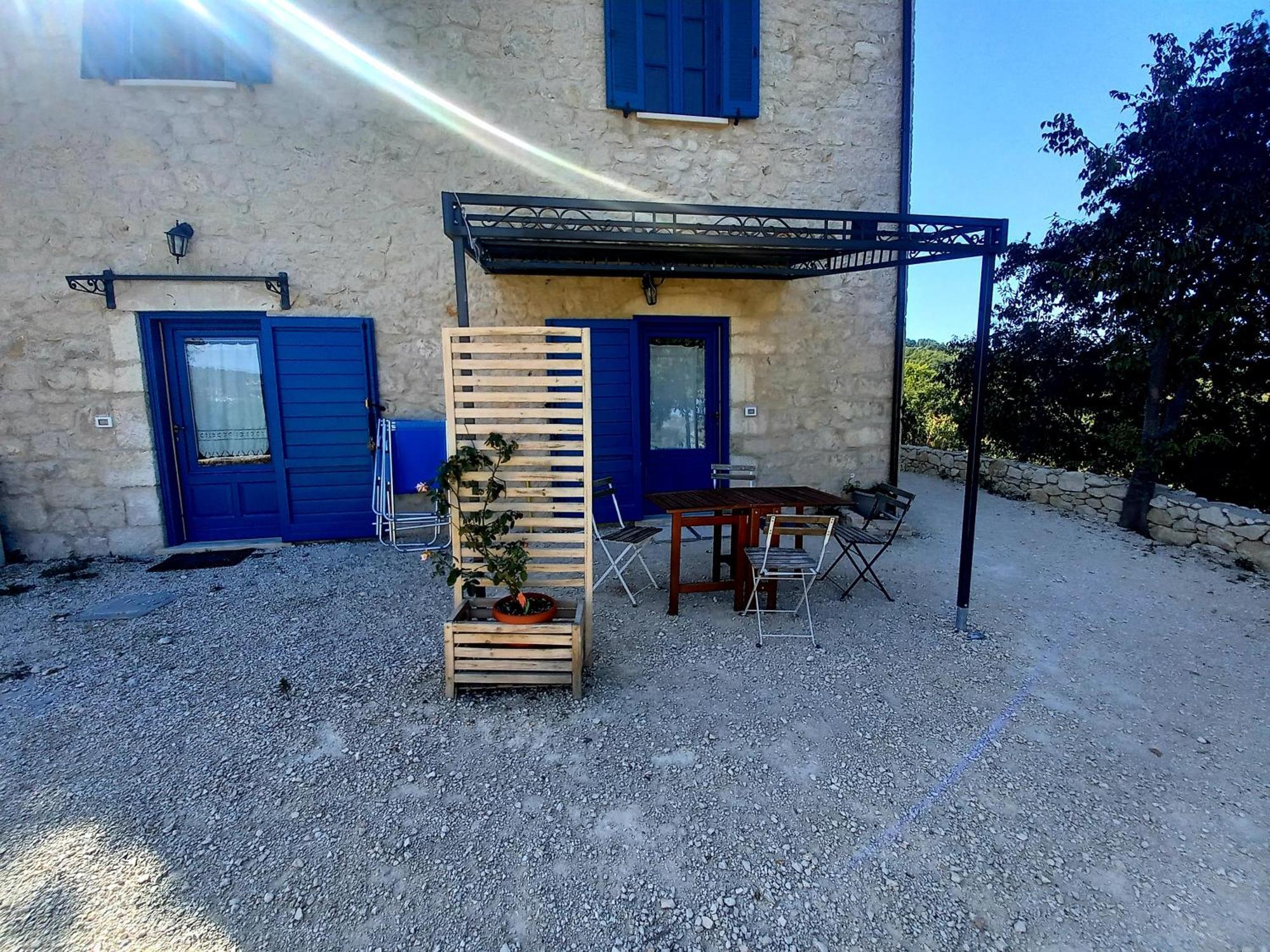 La Casa Dalle Finestre Blu Abbateggio Экстерьер фото